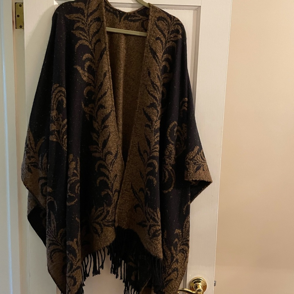 Ladies Cape - Picture 3 of 7